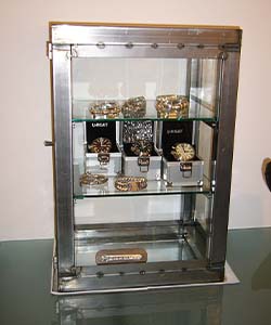 Naamloos 2 0000 Vitrine Kast 2 Naamloos 2 0000 Vitrine Kast 2