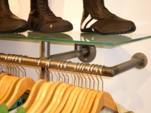 Interieur, interieurstylist, interieurarchitect, horeca interieur, horeca, winkel winkelinterieur, bar voetsteps, flessenhemel, flessenrek, baropbouw, tafel, tafels, balustrade, balustrade op maat, design, interieurontwerp, café, bar, hotel, restaurant, wijnkast, wijnrek, industrieel wijnrek, industriële wijnkast, horeca aankleding, industrieel kledingrek, broekenwand, broekenkast, industriële kledingrekken, kassa, vitrine, vitrinekast, zwart staal, staal op maat, op maat gemaakt, gecoat, 3d tekeningen, interieurbouw, interieur op maat, tafelpoten, barkruk, glazenrek, paskamer, design, staal, RVS, kast van staal, stalen deuren, deuren van staal, deuren van staal en glas, ontwerp, op maat, trap, aankleding, industriële wijnkast, industrieel wijnrek, windscherm, terras, fietsenrek, fietsenhok, lamp, lampen, verlichting, rek,