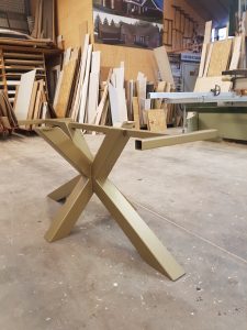 Industriële tafelpoten, Visgraat tafel, eetkamertafel, tafel, x poten van staal, matrix tafelpoot van staal, H tafelpoot van staal, stalen tafelpoten, stalen tafelpoot op maat. Eetkamertafel op maat, tafel op maat. Eiken tafel, boomstam tafel, ovale tafel, zwarte tafel. Tafel met stalen rand, zwart tafel, vergadertafel, salontafel, industriële tafel, stalen tafelpoten op maat, maatwerk tafel