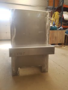 Steiger, poort, bloembak, bloembakken, plantenbak, plantenbak van staal, bloembak van staal, plantenbak op maat, bloembak op maat, bloembak cortenstaal, plantenbak cortenstaal, lamp, buitenlamp, lamp staal, lamp cortenstaal. Tuinscherm op maat, tuinschermen op maat, tuinscherm cortenstaal, tuinscherm staal, poorten van staal, poort op maat, voordeur portaal, overkapping van staal, tuinbank van staal en hout, tuintafel staal en hout. Cortenstaal tuinartikelen, Stalen tuinartikelen, tuin op maat.bordes staal, bordes cortenstaal, windscherm, staal op maat, cortenstaal op maat. Tuinverlichting, tuinverlichting op maathoreca, terras, fietsenstalling van staal, cortenstaal