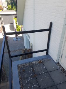 Steiger, poort, bloembak, bloembakken, plantenbak, plantenbak van staal, bloembak van staal, plantenbak op maat, bloembak op maat, bloembak cortenstaal, plantenbak cortenstaal, lamp, buitenlamp, lamp staal, lamp cortenstaal. Tuinscherm op maat, tuinschermen op maat, tuinscherm cortenstaal, tuinscherm staal, poorten van staal, poort op maat, voordeur portaal, overkapping van staal, tuinbank van staal en hout, tuintafel staal en hout. Cortenstaal tuinartikelen, Stalen tuinartikelen, tuin op maat.bordes staal, bordes cortenstaal, windscherm, staal op maat, cortenstaal op maat. Tuinverlichting, tuinverlichting op maathoreca, terras, fietsenstalling van staal, cortenstaal, balkon