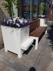 Steiger, poort, bloembak, bloembakken, plantenbak, plantenbak van staal, bloembak van staal, plantenbak op maat, bloembak op maat, bloembak cortenstaal, plantenbak cortenstaal, lamp, buitenlamp, lamp staal, lamp cortenstaal. Tuinscherm op maat, tuinschermen op maat, tuinscherm cortenstaal, tuinscherm staal, poorten van staal, poort op maat, voordeur portaal, overkapping van staal, tuinbank van staal en hout, tuintafel staal en hout. Cortenstaal tuinartikelen, Stalen tuinartikelen, tuin op maat.bordes staal, bordes cortenstaal, windscherm, staal op maat, cortenstaal op maat. Tuinverlichting, tuinverlichting op maathoreca, terras, fietsenstalling van staal, cortenstaal, balkon, houthok, houtopslag