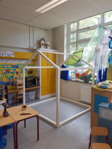 Maatwerk staal, op maat gemaakt, bordes van staal, trapleuning, trap, werkplaatsinrichting, staal projecten, lassen, design, praktisch, logo uit staal, passend, lassen, coaten, ral kleuren, ventilatieventiel, signing, reclameborden, staal, cortenstaal, rvs, aluminium, horeca, winkel, keuken, afwerking, projecten, projecten in staal, samenwerken, interieurbouw, interieur op maat, Interieur, interieurstylist, interieurarchitect, horeca interieur, horeca, winkel winkelinterieur, bar voetsteps, flessenhemel, flessenrek, baropbouw, tafel, tafels, balustrade, balustrade op maat, design, interieurontwerp, café, bar, hotel, restaurant, wijnkast, wijnrek, industrieel wijnrek, industriële wijnkast, horeca aankleding, ontwerp, logo, verlichting, lamp, railing, bar, deuren, 3D cad, solidworks, tekening, balustrade, barkruk, Sieben Design, Horeca interieur, Speelhuisje, frame huisje, kleuters, peuter, peuterspeelzaal, kinderopvang, kleuterjuf, kleuterklas, onderwijs