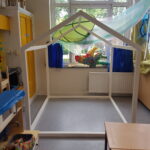 Maatwerk staal, op maat gemaakt, bordes van staal, trapleuning, trap, werkplaatsinrichting, staal projecten, lassen, design, praktisch, logo uit staal, passend, lassen, coaten, ral kleuren, ventilatieventiel, signing, reclameborden, staal, cortenstaal, rvs, aluminium, horeca, winkel, keuken, afwerking, projecten, projecten in staal, samenwerken, interieurbouw, interieur op maat, Interieur, interieurstylist, interieurarchitect, horeca interieur, horeca, winkel winkelinterieur, bar voetsteps, flessenhemel, flessenrek, baropbouw, tafel, tafels, balustrade, balustrade op maat, design, interieurontwerp, café, bar, hotel, restaurant, wijnkast, wijnrek, industrieel wijnrek, industriële wijnkast, horeca aankleding, ontwerp, logo, verlichting, lamp, railing, bar, deuren, 3D cad, solidworks, tekening, balustrade, barkruk, Sieben Design, Horeca interieur, Speelhuisje, frame huisje, kleuters, peuter, peuterspeelzaal, kinderopvang, kleuterjuf, kleuterklas, onderwijs