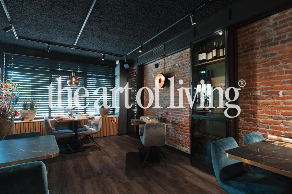 Horeca interieur en terras op maat gemaakt door Siebendesign.nl Wijnkast