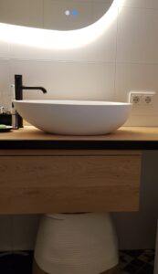 wart staal met eiken op maat in Badkamer by Siebendesign.nl