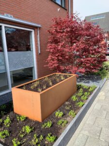 Cortenstaal bloembakken op maat, Maatwerk bloembakken, Plantenbakken van staal, bloembakken van staal, alles op maat, vakmanschap. We denken graag met u mee
