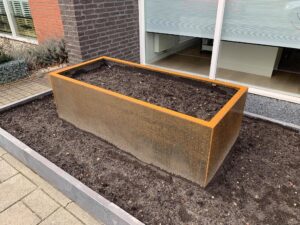 Cortenstaal bloembakken op maat, Maatwerk bloembakken, Plantenbakken van staal, bloembakken van staal, alles op maat, vakmanschap. We denken graag met u mee