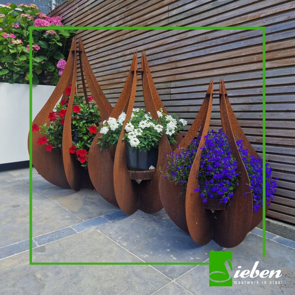 Cortenstaal plantenbak druppel vorm by Siebendesign.nl