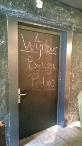 Interieur, interieurstylist, interieurarchitect, horeca interieur, horeca, winkel winkelinterieur, bar voetsteps, flessenhemel, flessenrek, baropbouw, tafel, tafels, balustrade, balustrade op maat, design, interieurontwerp, café, bar, hotel, restaurant, wijnkast, wijnrek, industrieel wijnrek, industriële wijnkast, horeca aankleding, industrieel kledingrek, broekenwand, broekenkast, industriële kledingrekken, kassa, vitrine, vitrinekast, zwart staal, staal op maat, op maat gemaakt, gecoat, 3d tekeningen, interieurbouw, interieur op maat, tafelpoten, barkruk, glazenrek, paskamer, design, staal, RVS, kast van staal, stalen deuren, deuren van staal, deuren van staal en glas, ontwerp, op maat, trap, aankleding, industriële wijnkast, industrieel wijnrek, windscherm, terras, fietsenrek, fietsenhok, lamp, lampen, verlichting, rek,