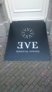 Interieur, interieurstylist, interieurarchitect, horeca interieur, horeca, winkel winkelinterieur, bar voetsteps, flessenhemel, flessenrek, baropbouw, tafel, tafels, balustrade, balustrade op maat, design, interieurontwerp, café, bar, hotel, restaurant, wijnkast, wijnrek, industrieel wijnrek, industriële wijnkast, horeca aankleding, industrieel kledingrek, broekenwand, broekenkast, industriële kledingrekken, kassa, vitrine, vitrinekast, zwart staal, staal op maat, op maat gemaakt, gecoat, 3d tekeningen, interieurbouw, interieur op maat, tafelpoten, barkruk, glazenrek, paskamer, design, staal, RVS, kast van staal, stalen deuren, deuren van staal, deuren van staal en glas, ontwerp, op maat, trap, aankleding, industriële wijnkast, industrieel wijnrek, windscherm, terras, fietsenrek, fietsenhok, lamp, lampen, verlichting, rek,