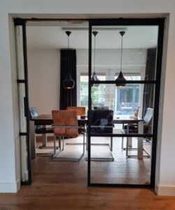 Ensuite deuren van staal, Schuifdeur van staal en glas soft close systeem, soft close, schuifdeur staal, Deuren van staal, maatwerk deuren van staal, stalen deuren, op maat gemaakt, taatsdeuren van staal, stalen taatsdeuren, stalen deuren, stalen deuren met stalen kozijn, stalen deuren met magneetsluiting, Deuren van staal in kozijn, stalen deur 4 vlakken, stalen deuren zwart, stalen deuren wit, stalen deur zwart, stalen deur wit, stalen deur op maat magneetsluiting, Deuren van staal magneetsluiting, deuren en kozijnen van staal, handwerk stalen deuren op maat, sieben design