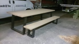 Industriële tafelpoten, Visgraat tafel, eetkamertafel, tafel, x poten van staal, matrix tafelpoot van staal, H tafelpoot van staal, stalen tafelpoten, stalen tafelpoot op maat. Eetkamertafel op maat, tafel op maat. Eiken tafel, boomstam tafel, ovale tafel, zwarte tafel. Tafel met stalen rand, zwart tafel, vergadertafel, salontafel, industriële tafel, stalen tafelpoten op maat, maatwerk tafel