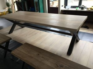 Industriële tafelpoten, Visgraat tafel, eetkamertafel, tafel, x poten van staal, matrix tafelpoot van staal, H tafelpoot van staal, stalen tafelpoten, stalen tafelpoot op maat. Eetkamertafel op maat, tafel op maat. Eiken tafel, boomstam tafel, ovale tafel, zwarte tafel. Tafel met stalen rand, zwart tafel, vergadertafel, salontafel, industriële tafel, stalen tafelpoten op maat, maatwerk tafel