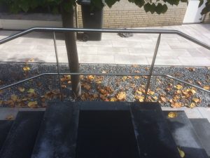 RVS railing, Steiger, poort, bloembak, bloembakken, plantenbak, plantenbak van staal, bloembak van staal, plantenbak op maat, bloembak op maat, bloembak cortenstaal, plantenbak cortenstaal, lamp, buitenlamp, lamp staal, lamp cortenstaal. Tuinscherm op maat, tuinschermen op maat, tuinscherm cortenstaal, tuinscherm staal, poorten van staal, poort op maat, voordeur portaal, overkapping van staal, tuinbank van staal en hout, tuintafel staal en hout. Cortenstaal tuinartikelen, Stalen tuinartikelen, tuin op maat.bordes staal, bordes cortenstaal, windscherm, staal op maat, cortenstaal op maat. Tuinverlichting, tuinverlichting op maathoreca, terras, fietsenstalling van staal, cortenstaal
