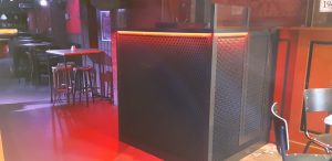 Interieur, interieurstylist, interieurarchitect, horeca interieur, horeca, winkel winkelinterieur, bar voetsteps, flessenhemel, flessenrek, baropbouw, tafel, tafels, balustrade, balustrade op maat, design, interieurontwerp, café, bar, hotel, restaurant, wijnkast, wijnrek, industrieel wijnrek, industriële wijnkast, horeca aankleding, industrieel kledingrek, broekenwand, broekenkast, industriële kledingrekken, kassa, vitrine, vitrinekast, zwart staal, staal op maat, op maat gemaakt, gecoat, 3d tekeningen, interieurbouw, interieur op maat, tafelpoten, barkruk, glazenrek, paskamer, design, staal, RVS, kast van staal, stalen deuren, deuren van staal, deuren van staal en glas, ontwerp, op maat, trap, aankleding, industriële wijnkast, industrieel wijnrek, windscherm, terras, fietsenrek, fietsenhok, lamp, lampen, verlichting, rek,