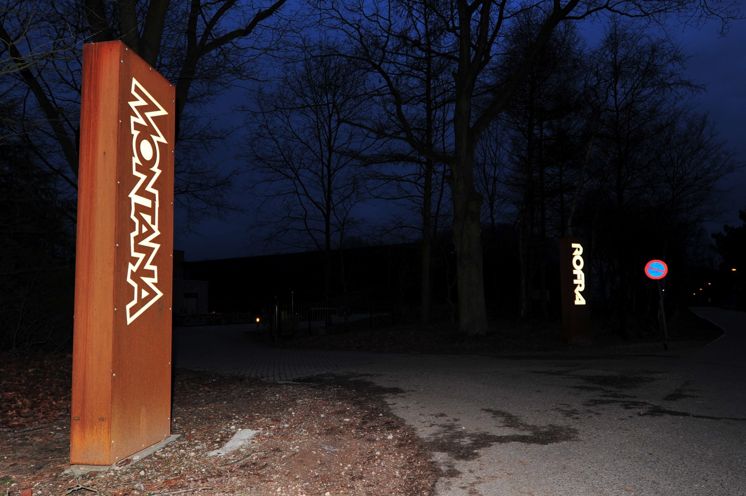 charme Gevoelig voor Nadeel Logo verlicht in zuil cortenstaal - Sieben Design