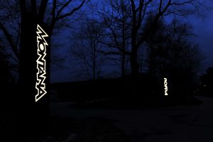 zuil lamp in donken Montana en Rofra logo