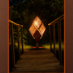 Exclusief lichtsculptuur van cortenstaal. Echte kunst met warme sfeervolle verlichting met de hand gemaakt.