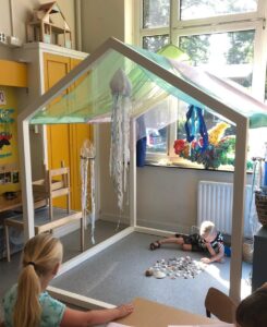 Maatwerk staal, op maat gemaakt, bordes van staal, trapleuning, trap, werkplaatsinrichting, staal projecten, lassen, design, praktisch, logo uit staal, passend, lassen, coaten, ral kleuren, ventilatieventiel, signing, reclameborden, staal, cortenstaal, rvs, aluminium, horeca, winkel, keuken, afwerking, projecten, projecten in staal, samenwerken, interieurbouw, interieur op maat, Interieur, interieurstylist, interieurarchitect, horeca interieur, horeca, winkel winkelinterieur, bar voetsteps, flessenhemel, flessenrek, baropbouw, tafel, tafels, balustrade, balustrade op maat, design, interieurontwerp, café, bar, hotel, restaurant, wijnkast, wijnrek, industrieel wijnrek, industriële wijnkast, horeca aankleding, ontwerp, logo, verlichting, lamp, railing, bar, deuren, 3D cad, solidworks, tekening, balustrade, barkruk, Sieben Design, Horeca interieur, Speelhuisje, frame huisje, kleuters, peuter, peuterspeelzaal, kinderopvang, kleuterjuf, kleuterklas, onderwijs