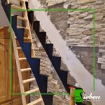 Stalen trap met eiken treden op maat gemaakt door Siebendesign.nl. Voor al uw interieurprojecten met staal. We helpen u graag met mogelijk maken wat onmogelijk lijkt. Stalen deuren, taatsdeuren van staal, keuken opbergrek, wandkasten , tafels en stalen tafelpoten en meer