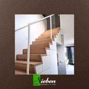 Stalen trapleuning en balustrade in wit