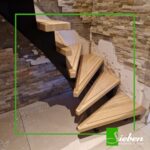 Stalen trap met eiken treden op maat gemaakt door Siebendesign.nl. Voor al uw interieurprojecten met staal. We helpen u graag met mogelijk maken wat onmogelijk lijkt. Stalen deuren, taatsdeuren van staal, keuken opbergrek, wandkasten , tafels en stalen tafelpoten en meer