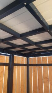 Plafond tuinhuis van staal en hout op maat gemaakt