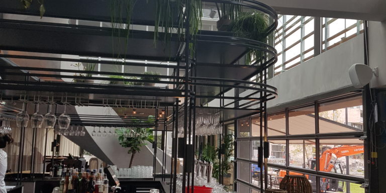 Interieur, interieurstylist, interieurarchitect, horeca interieur, horeca, winkel winkelinterieur, bar voetsteps, flessenhemel, flessenrek, baropbouw, tafel, tafels, balustrade, balustrade op maat, design, interieurontwerp, café, bar, hotel, restaurant, wijnkast, wijnrek, industrieel wijnrek, industriële wijnkast, horeca aankleding, industrieel kledingrek, broekenwand, broekenkast, industriële kledingrekken, kassa, vitrine, vitrinekast, zwart staal, staal op maat, op maat gemaakt, gecoat, 3d tekeningen, interieurbouw, interieur op maat, tafelpoten, barkruk, glazenrek, paskamer, design, staal, RVS, kast van staal, stalen deuren, deuren van staal, deuren van staal en glas, ontwerp, op maat, trap, aankleding, industriële wijnkast, industrieel wijnrek, windscherm, terras, fietsenrek, fietsenhok, lamp, lampen, verlichting, rek,