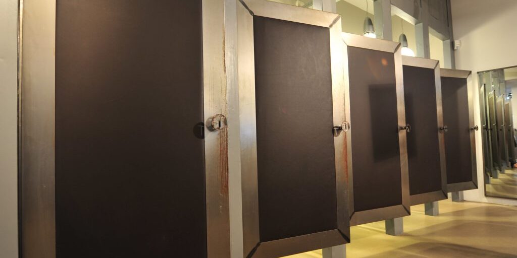 Interieur, interieurstylist, interieurarchitect, horeca interieur, horeca, winkel winkelinterieur, bar voetsteps, flessenhemel, flessenrek, baropbouw, tafel, tafels, balustrade, balustrade op maat, design, interieurontwerp, café, bar, hotel, restaurant, wijnkast, wijnrek, industrieel wijnrek, industriële wijnkast, horeca aankleding, industrieel kledingrek, broekenwand, broekenkast, industriële kledingrekken, kassa, vitrine, vitrinekast, zwart staal, staal op maat, op maat gemaakt, gecoat, 3d tekeningen, interieurbouw, interieur op maat, tafelpoten, barkruk, glazenrek, paskamer, design, staal, RVS, kast van staal, stalen deuren, deuren van staal, deuren van staal en glas, ontwerp, op maat, trap, aankleding, industriële wijnkast, industrieel wijnrek, windscherm, terras, fietsenrek, fietsenhok, lamp, lampen, verlichting, rek,