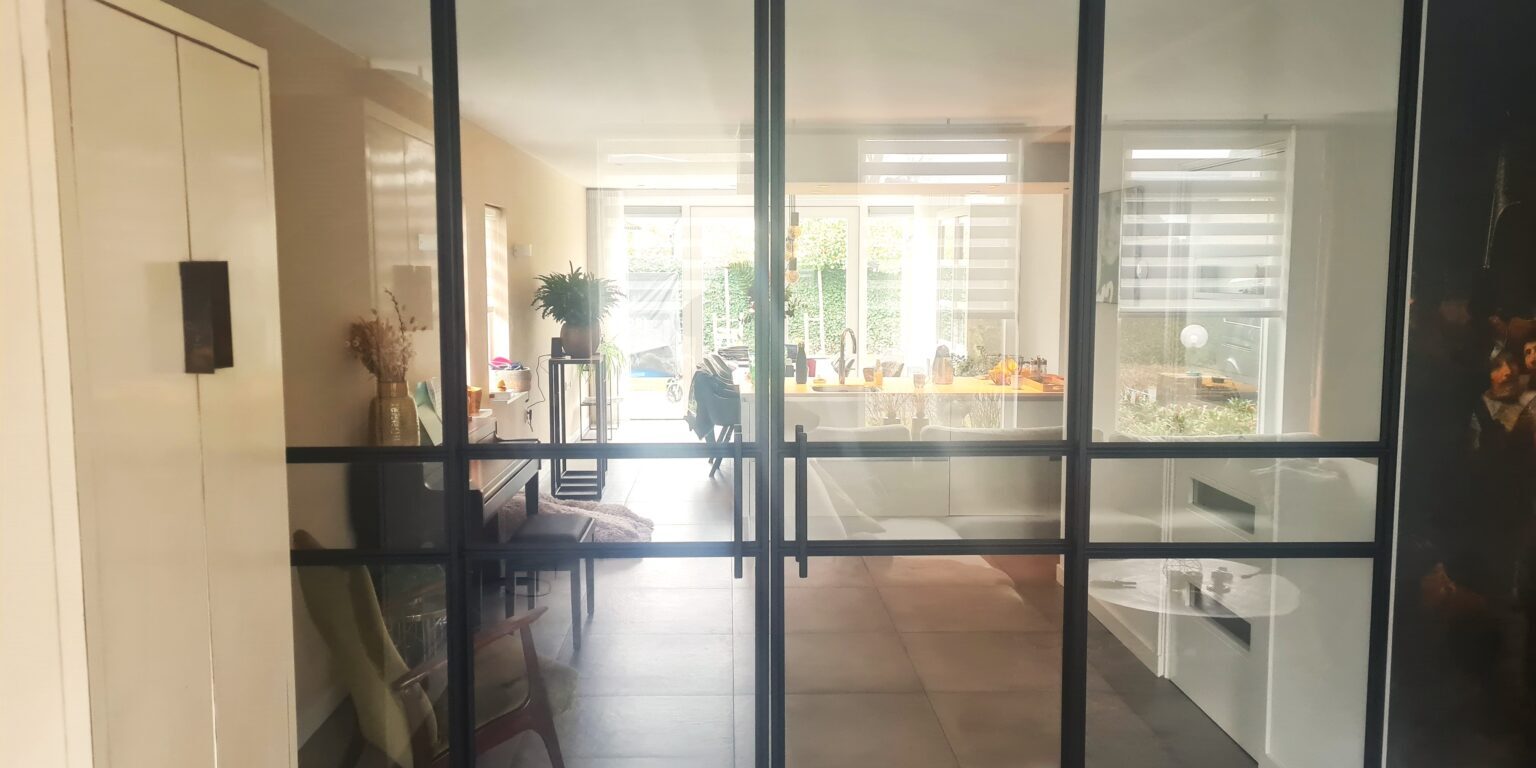 Stalen deuren, scheidingswand, staal en glas schuifdeur voor kast by Siebendesign.nl