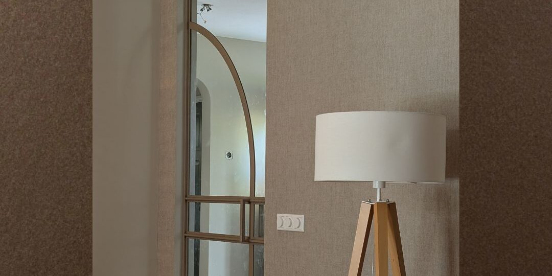Taatsdeur Met Boog En Band In Quartz. Op Maat Gemaakt By Siebendesign.nl