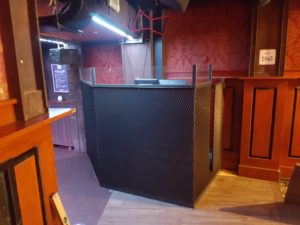 Interieur, interieurstylist, interieurarchitect, horeca interieur, horeca, winkel winkelinterieur, bar voetsteps, flessenhemel, flessenrek, baropbouw, tafel, tafels, balustrade, balustrade op maat, design, interieurontwerp, café, bar, hotel, restaurant, wijnkast, wijnrek, industrieel wijnrek, industriële wijnkast, horeca aankleding, industrieel kledingrek, broekenwand, broekenkast, industriële kledingrekken, kassa, vitrine, vitrinekast, zwart staal, staal op maat, op maat gemaakt, gecoat, 3d tekeningen, interieurbouw, interieur op maat, tafelpoten, barkruk, glazenrek, paskamer, design, staal, RVS, kast van staal, stalen deuren, deuren van staal, deuren van staal en glas, ontwerp, op maat, trap, aankleding, industriële wijnkast, industrieel wijnrek, windscherm, terras, fietsenrek, fietsenhok, lamp, lampen, verlichting, rek,