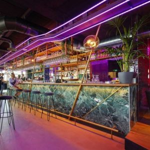 Interieur, interieurstylist, interieurarchitect, horeca interieur, horeca, winkel winkelinterieur, bar voetsteps, flessenhemel, flessenrek, baropbouw, tafel, tafels, balustrade, balustrade op maat, design, interieurontwerp, café, bar, hotel, restaurant, wijnkast, wijnrek, industrieel wijnrek, industriële wijnkast, horeca aankleding, industrieel kledingrek, broekenwand, broekenkast, industriële kledingrekken, kassa, vitrine, vitrinekast, zwart staal, staal op maat, op maat gemaakt, gecoat, 3d tekeningen, interieurbouw, interieur op maat, tafelpoten, barkruk, glazenrek, paskamer, design, staal, RVS, kast van staal, stalen deuren, deuren van staal, deuren van staal en glas, ontwerp, op maat, trap, aankleding, industriële wijnkast, industrieel wijnrek, windscherm, terras, fietsenrek, fietsenhok, lamp, lampen, verlichting, rek,