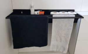 Zwart staal op maat in Badkamer by Siebendesign.nl