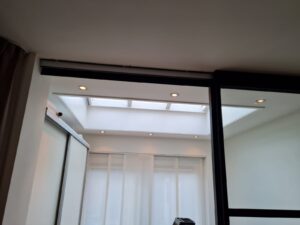 Schuifdeur van staal en glas soft close systeem, soft close, schuifdeur staal, Deuren van staal, maatwerk deuren van staal, stalen deuren, op maat gemaakt, taatsdeuren van staal, stalen taatsdeuren, stalen deuren, stalen deuren met stalen kozijn, stalen deuren met magneetsluiting, Deuren van staal in kozijn, stalen deur 4 vlakken, stalen deuren zwart, stalen deuren wit, stalen deur zwart, stalen deur wit, stalen deur op maat magneetsluiting, Deuren van staal magneetsluiting, deuren en kozijnen van staal, handwerk stalen deuren op maat, sieben design