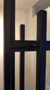 Deuren van staal, maatwerk deuren van staal, stalen deuren, op maat gemaakt, taatsdeuren van staal, stalen taatsdeuren, stalen deuren, stalen deuren met stalen kozijn, stalen deuren met magneetsluiting, Deuren van staal in kozijn, stalen deur 4 vlakken, stalen deuren zwart, stalen deuren wit, stalen deur zwart, stalen deur wit, stalen deur op maat magneetsluiting, Deuren van staal magneetsluiting, deuren en kozijnen van staal, handwerk stalen deuren op maat, sieben design