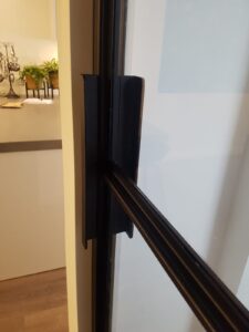 Deuren van staal, maatwerk deuren van staal, stalen deuren, op maat gemaakt, taatsdeuren van staal, stalen taatsdeuren, stalen deuren, stalen deuren met stalen kozijn, stalen deuren met magneetsluiting, Deuren van staal in kozijn, stalen deur 4 vlakken, stalen deuren zwart, stalen deuren wit, stalen deur zwart, stalen deur wit, stalen deur op maat magneetsluiting, Deuren van staal magneetsluiting, deuren en kozijnen van staal, handwerk stalen deuren op maat, sieben design